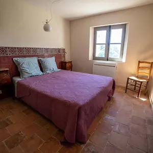 Domaine Les Perpetus La Tour-dʼAigues